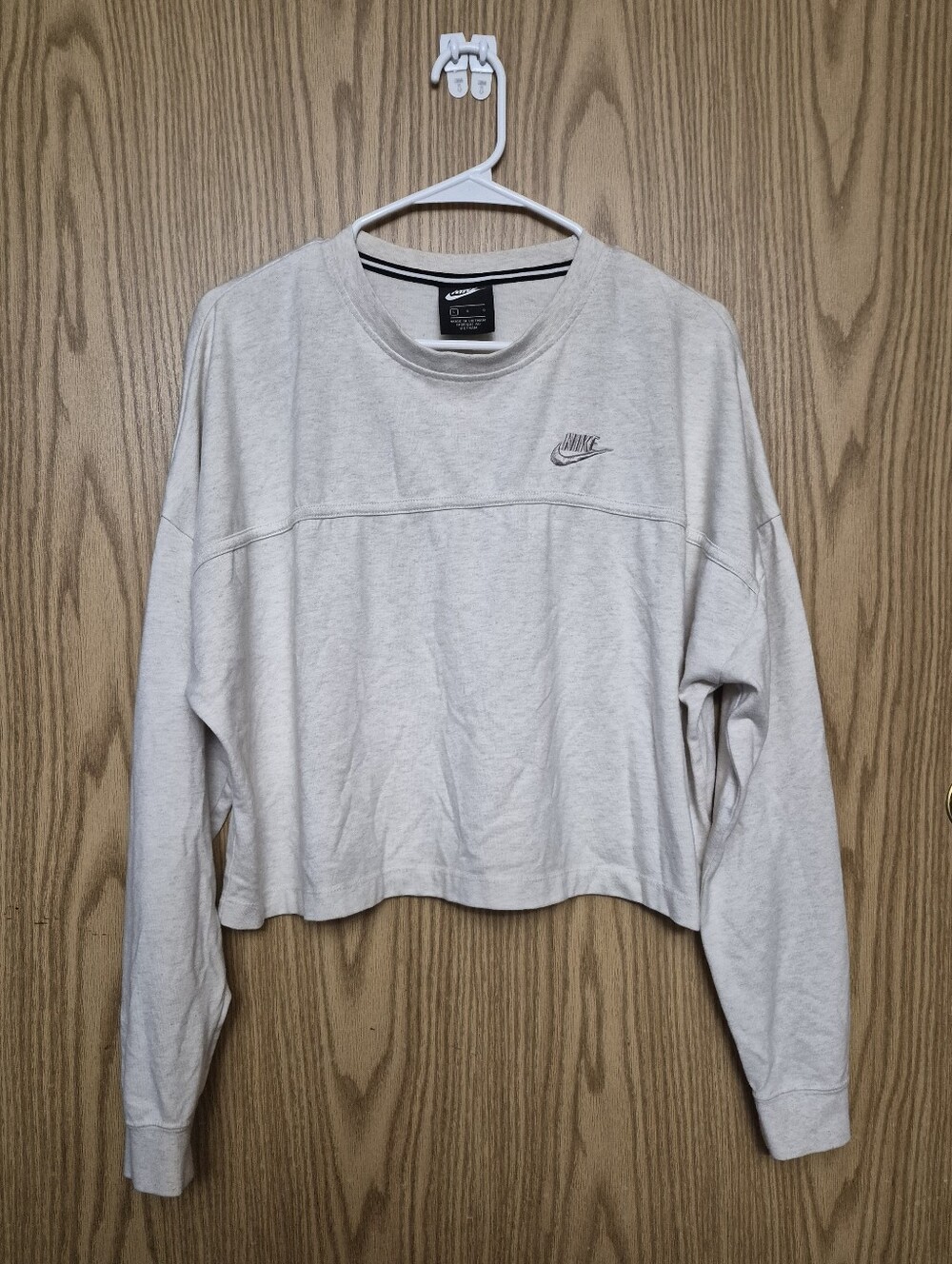 Nike Women's Sportwear Cream Cropped Long Sleeve Sweatshirt